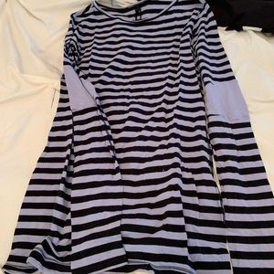 Lululemon long sleeved tee sz. 6